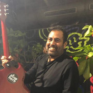 Elvis Lobo, Goa guitarist, live photo 5