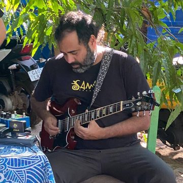 Elvis Lobo, Goa guitarist, live photo 8
